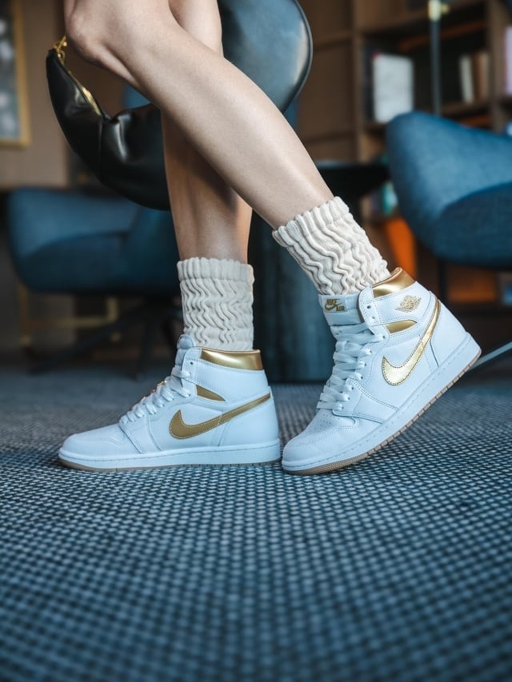Air Jordan 1 Retro High OG "Metallic Gold"